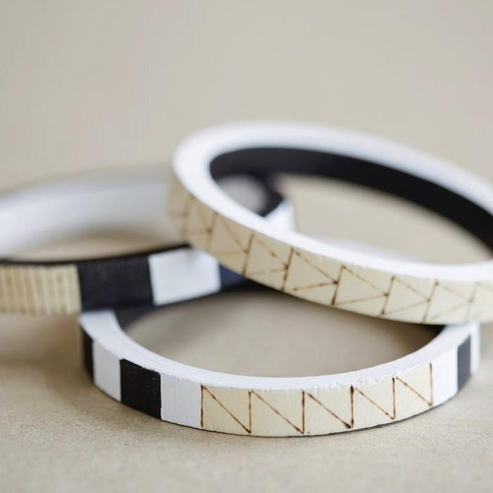 2 bracelets en bois ronds 6,8 cm thumbnail