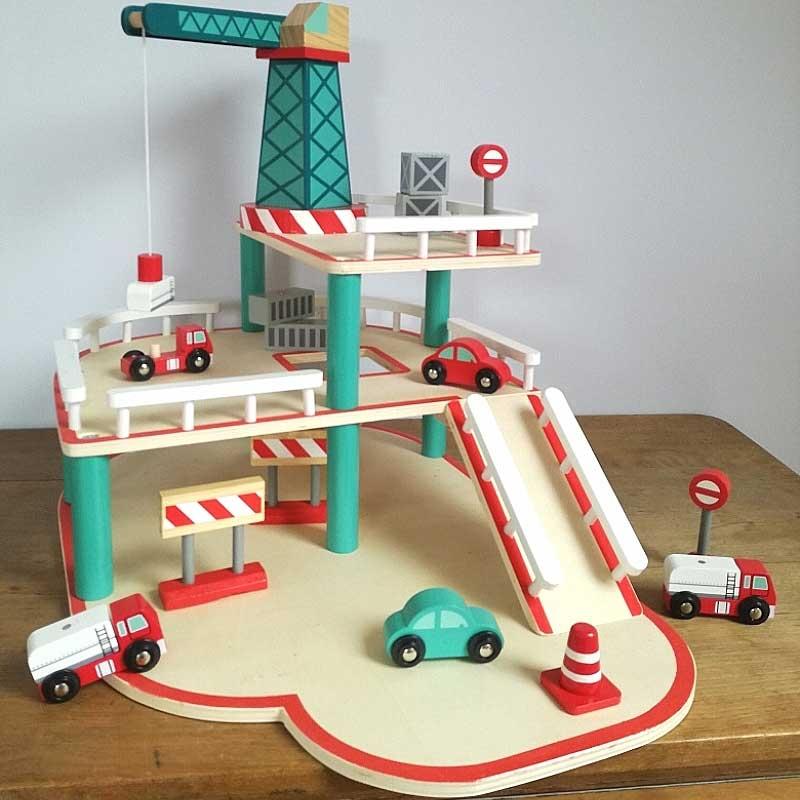 Garage en bois avec Grue thumbnail