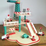 Garage en bois avec Grue thumbnail