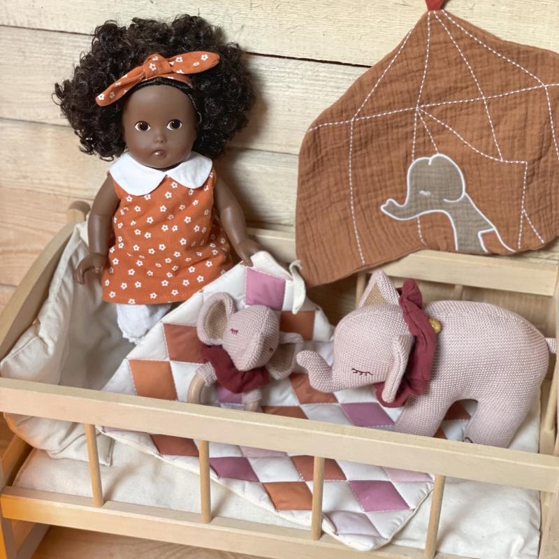 Berceau en bois avec couverture tricot thumbnail