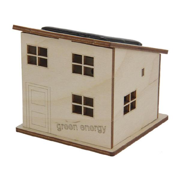 Kit petite maison solaire en bois thumbnail