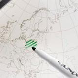 Globe terrestre blanc à colorier Ø 30 cm thumbnail