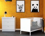 Chambre bébé lit et commode à langer en bois thumbnail