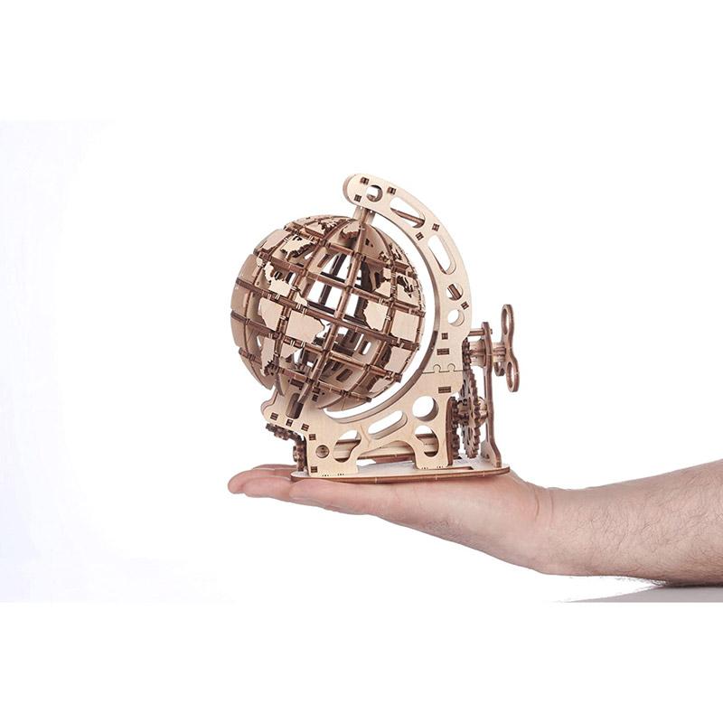 Globe petit modèle - maquette 3D mobile en bois thumbnail
