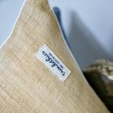 Coussin jaune camel 40x40 en coton thumbnail