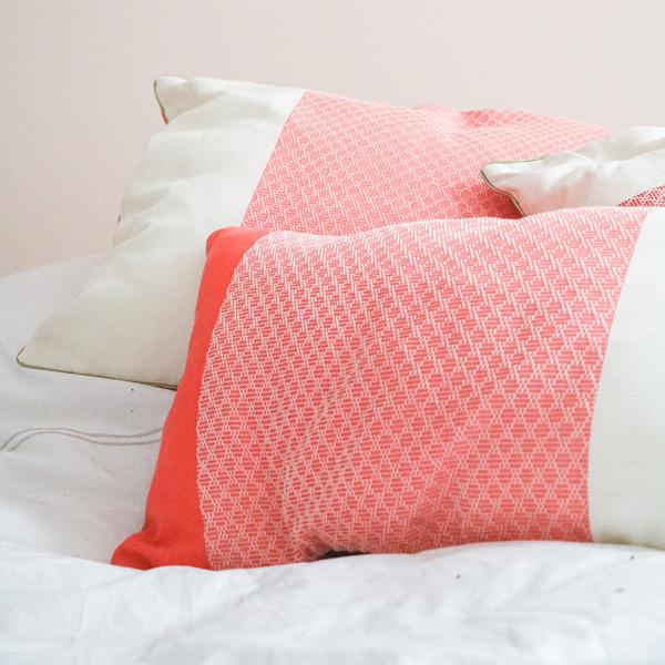 Coussin  orange corail 40x50 en  polyester thumbnail