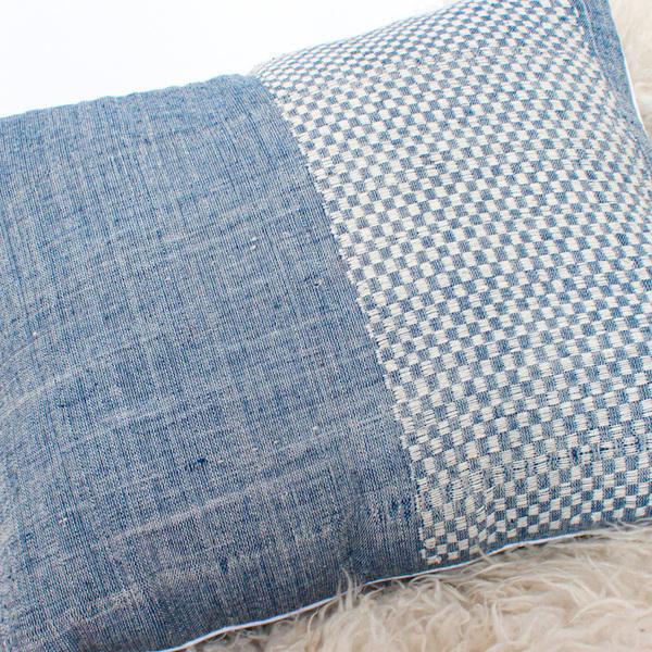 Coussin bleu calme 40x50 en coton thumbnail