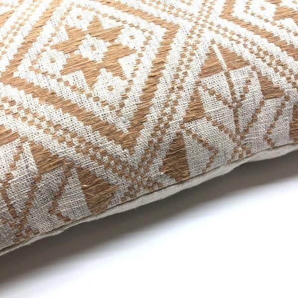 Coussin  marron caramel 40x50 en coton thumbnail